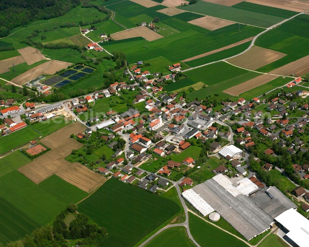 Aerial photograph Roßbach - Village view on the edge of agricultural fields and land in Roßbach in the state Bavaria, Germany