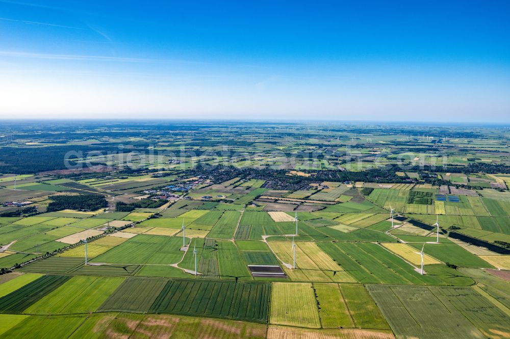 Aerial photograph Süderlügum - Village view on the edge of agricultural fields and land in Suederluegum in the state Schleswig-Holstein, Germany