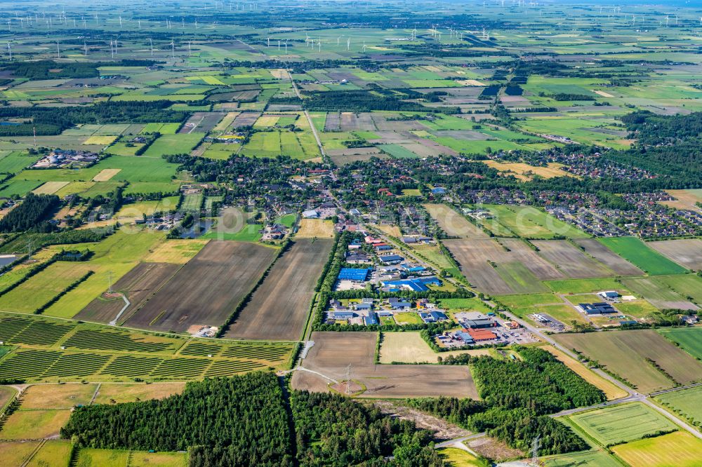 Süderlügum from the bird's eye view: Village view on the edge of agricultural fields and land in Suederluegum in the state Schleswig-Holstein, Germany