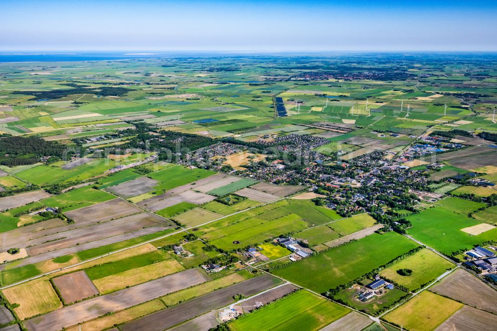 Aerial image Süderlügum - Village view on the edge of agricultural fields and land in Suederluegum in the state Schleswig-Holstein, Germany