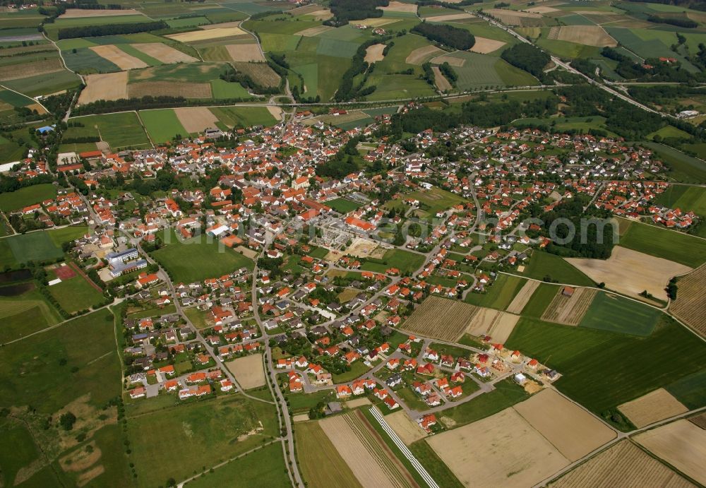 Siegenburg from the bird's eye view: Village view on the edge of agricultural fields and land in Siegenburg in the state Bavaria, Germany