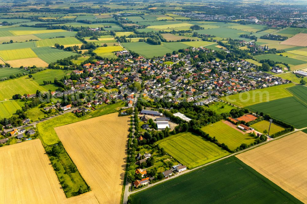 Soest from the bird's eye view: Village view on the edge of agricultural fields and land in Soest in the state North Rhine-Westphalia, Germany