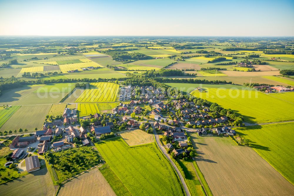 Aerial image Stockum - Village view on the edge of agricultural fields and land in Stockum at Ruhrgebiet in the state North Rhine-Westphalia, Germany