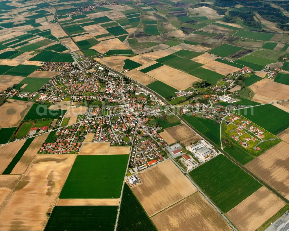 Aerial photograph Straßkirchen - Village view on the edge of agricultural fields and land in Straßkirchen in the state Bavaria, Germany