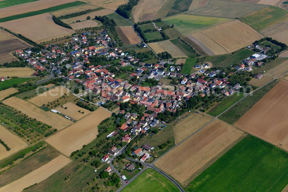 Aerial photograph Uengershausen - Village view on the edge of agricultural fields and land in Uengershausen in the state Bavaria, Germany