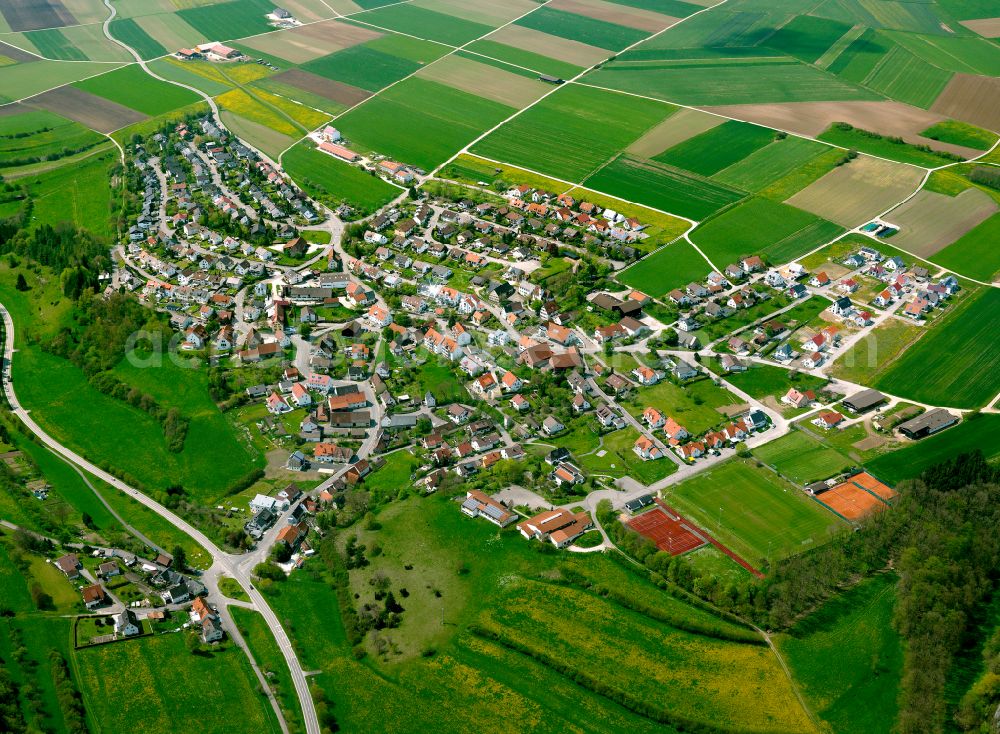 Ulm from the bird's eye view: Village view on the edge of agricultural fields and land in Ulm in the state Baden-Wuerttemberg, Germany