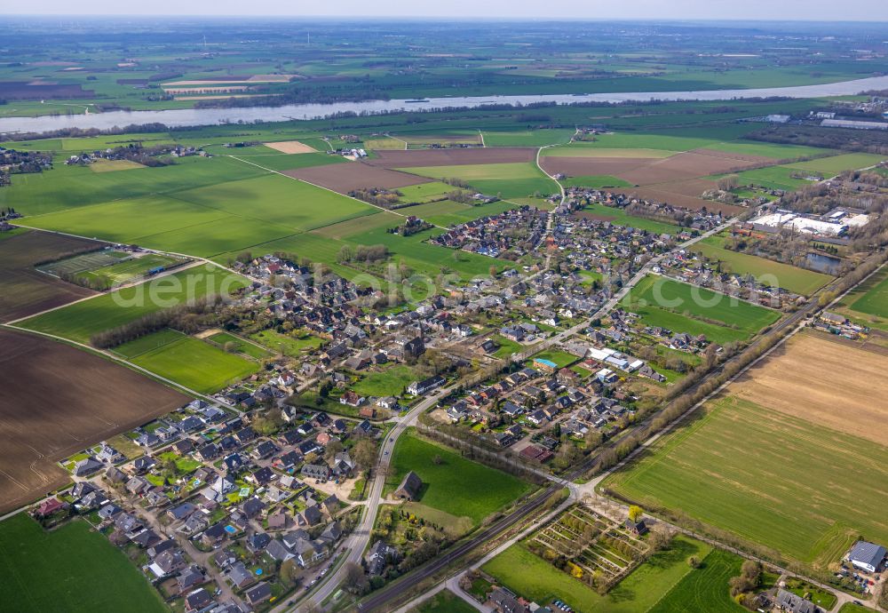 Aerial photograph Vrasselt - Village view on the edge of agricultural fields and land in Vrasselt in the state North Rhine-Westphalia, Germany