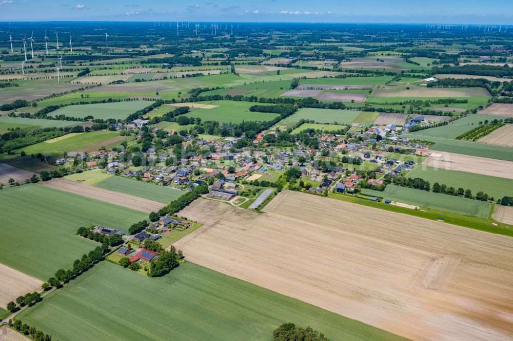 Aerial image Wangersen - Village view on the edge of agricultural fields and land in Wangersen in the state Lower Saxony, Germany