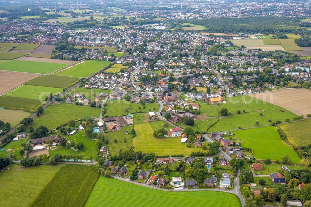 Aerial photograph Westtünnen - Village view on the edge of agricultural fields and land in Westtünnen in the state North Rhine-Westphalia, Germany