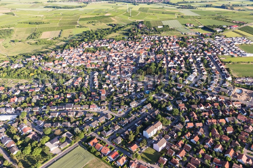 Zornheim from the bird's eye view: Village view on the edge of agricultural fields and land in Zornheim in the state Rhineland-Palatinate, Germany