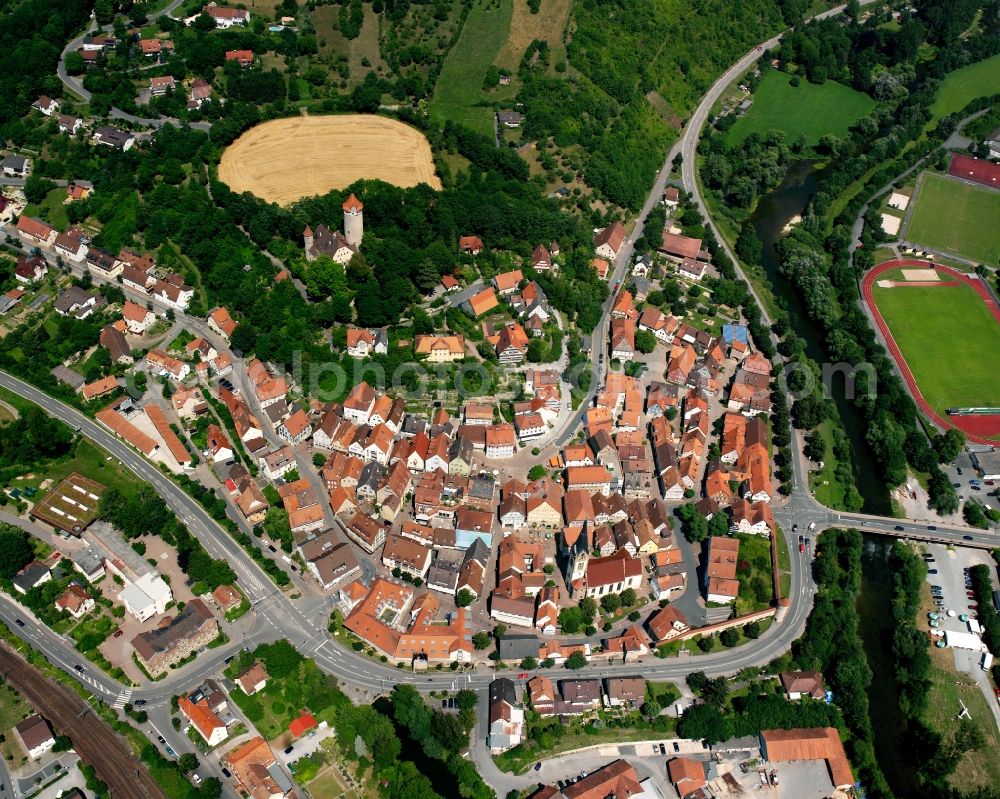 Züttlingen from the bird's eye view: Village view on the edge of agricultural fields and land in Züttlingen in the state Baden-Wuerttemberg, Germany