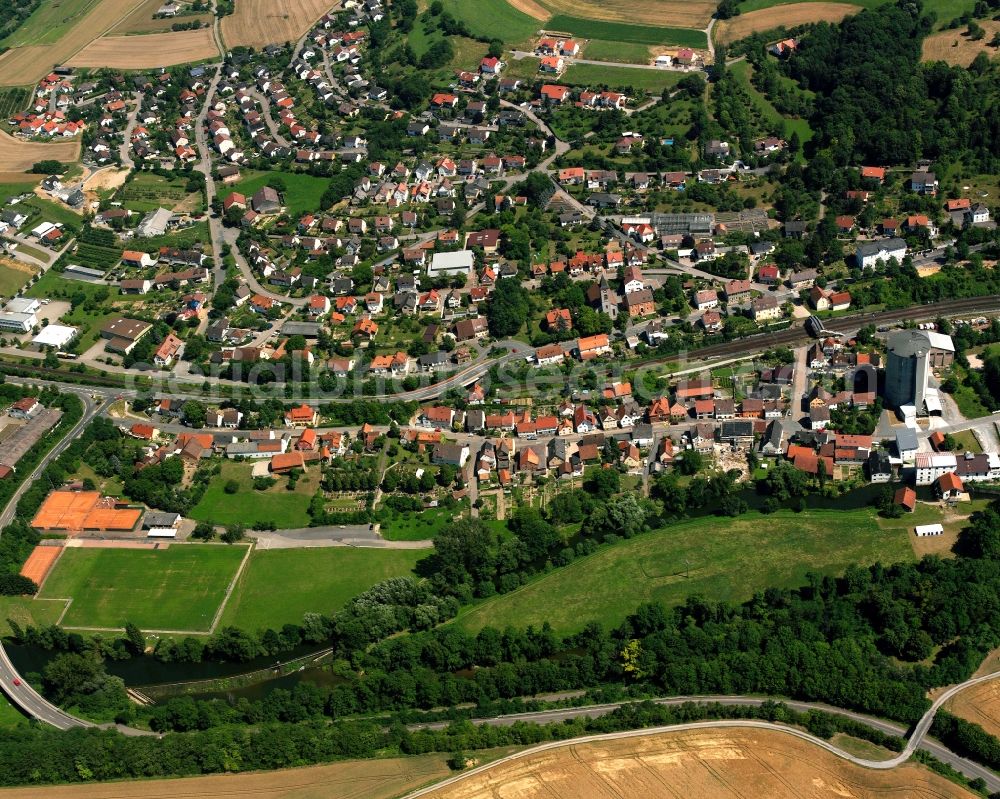 Züttlingen from the bird's eye view: Village view on the edge of agricultural fields and land in Züttlingen in the state Baden-Wuerttemberg, Germany