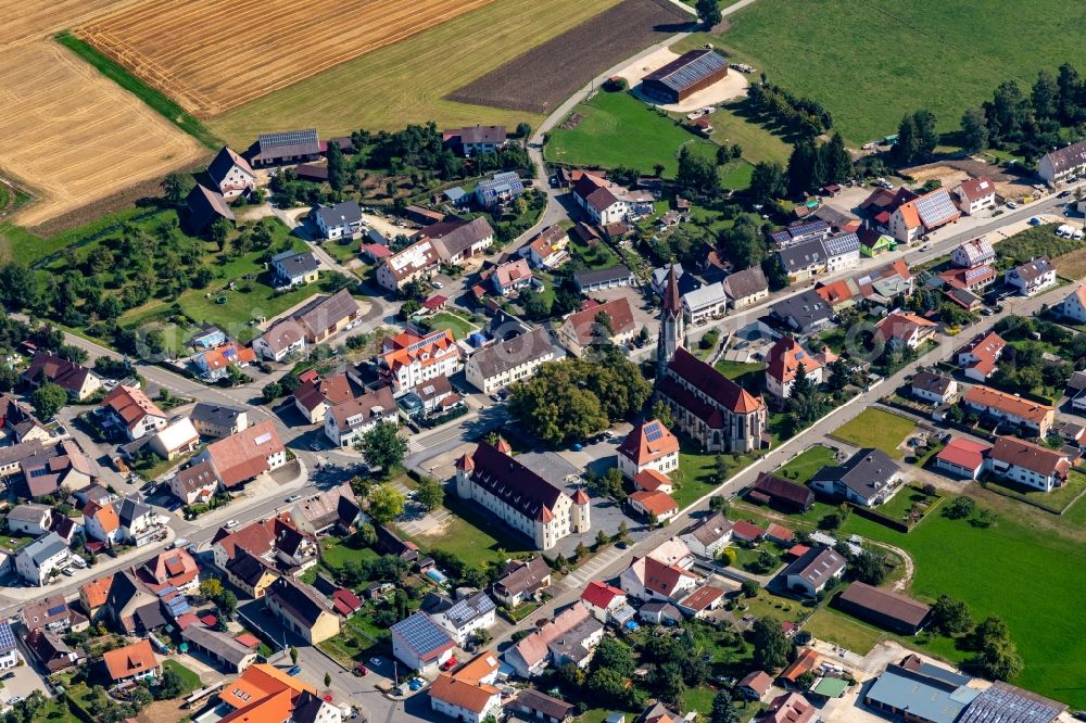 Langenenslingen from the bird's eye view: Town View of the streets and houses of the residential areas with with Town hall and Church St. Konrad in Langenenslingen in the state Baden-Wuerttemberg, Germany