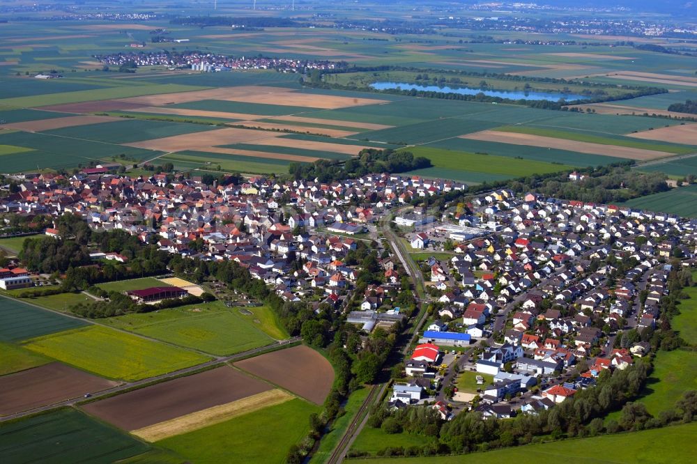 Reichelsheim (Wetterau) from the bird's eye view: Town View of the streets and houses of the residential areas in Reichelsheim (Wetterau) in the state Hesse, Germany