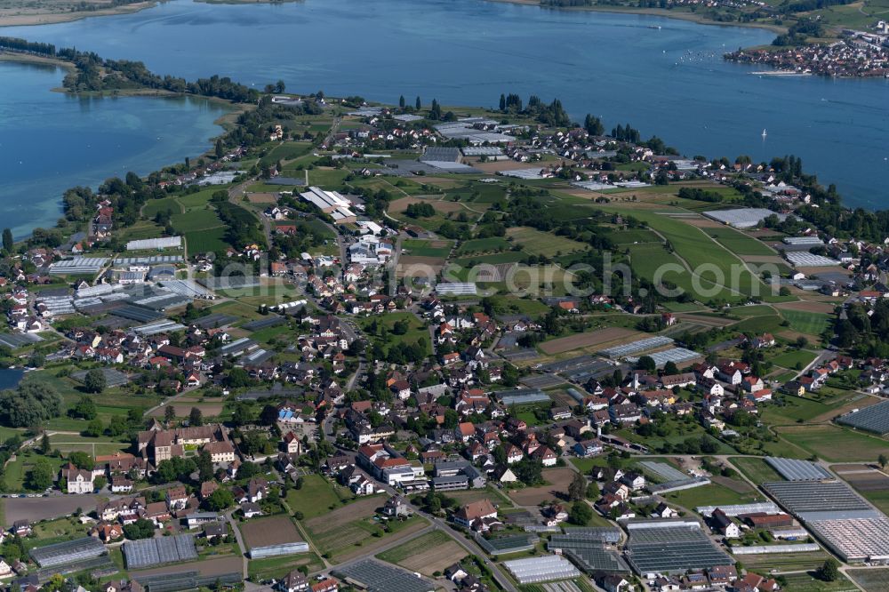 Reichenau from the bird's eye view: Town View of the streets and houses of the residential areas in Reichenau in the state Baden-Wurttemberg, Germany