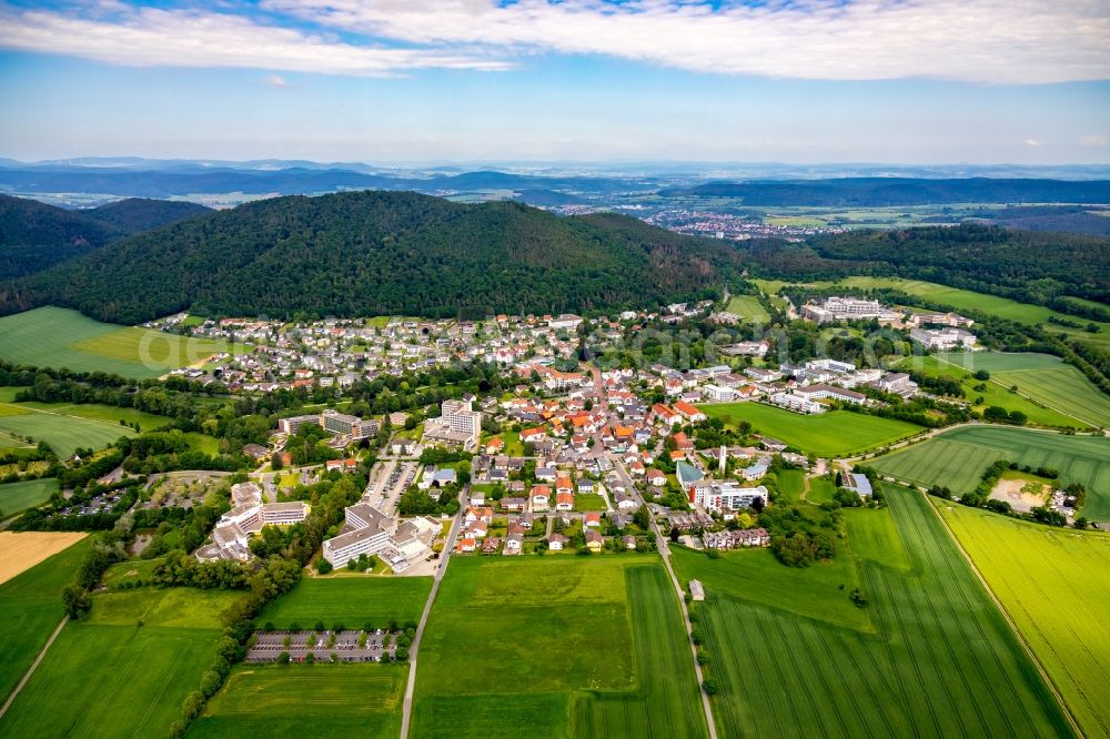 Reinhardshausen from the bird's eye view: Town View of the streets and houses of the residential areas in Reinhardshausen in the state Hesse, Germany