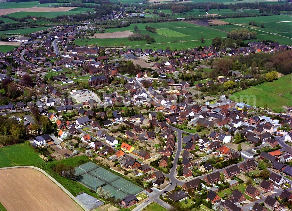 Aerial image Rheurdt - Town View of the streets and houses of the residential areas in Rheurdt in the state North Rhine-Westphalia