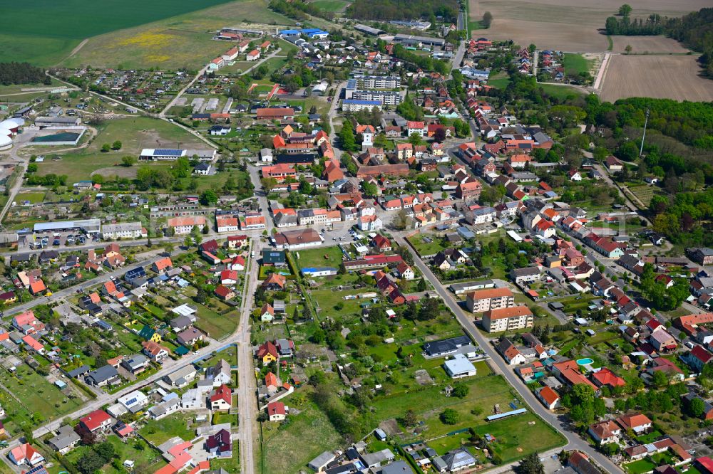 Aerial photograph Rhinow - Town View of the streets and houses of the residential areas in Rhinow in the state Brandenburg, Germany