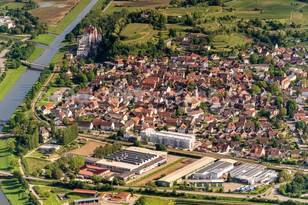 Riegel am Kaiserstuhl from the bird's eye view: Town View of the streets and houses of the residential areas in Riegel am Kaiserstuhl in the state Baden-Wurttemberg, Germany