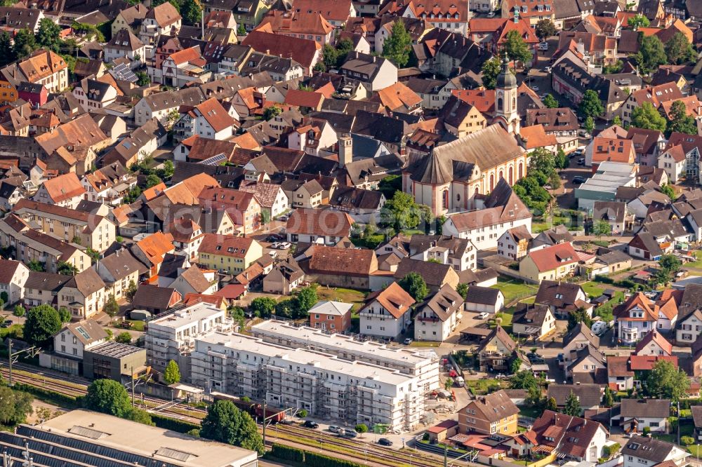 Aerial photograph Riegel am Kaiserstuhl - Town View of the streets and houses of the residential areas in Riegel am Kaiserstuhl in the state Baden-Wurttemberg, Germany