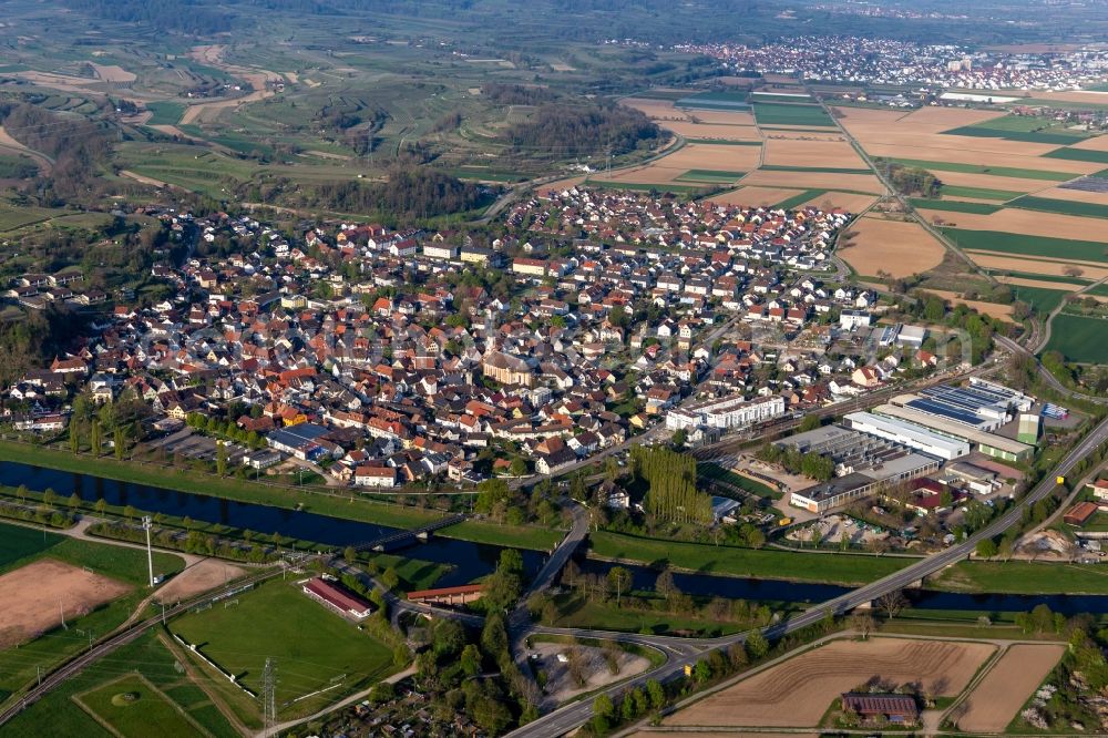 Aerial photograph Riegel am Kaiserstuhl - Town View of the streets and houses of the residential areas in Riegel am Kaiserstuhl in the state Baden-Wurttemberg, Germany