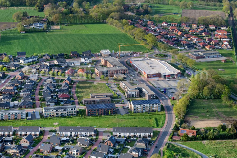 Aerial image Stade - City view of Riensfoerde Heidesiedlung with the Famila food market in the state of Lower Saxony, Germany