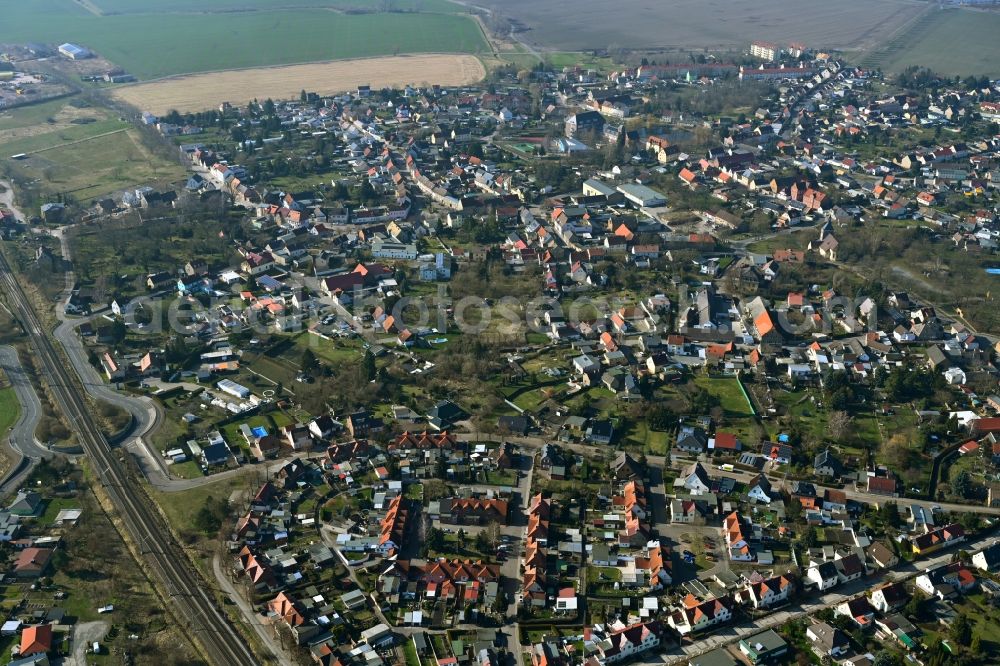 Roitzsch from the bird's eye view: Town View of the streets and houses of the residential areas in Roitzsch in the state Saxony-Anhalt, Germany