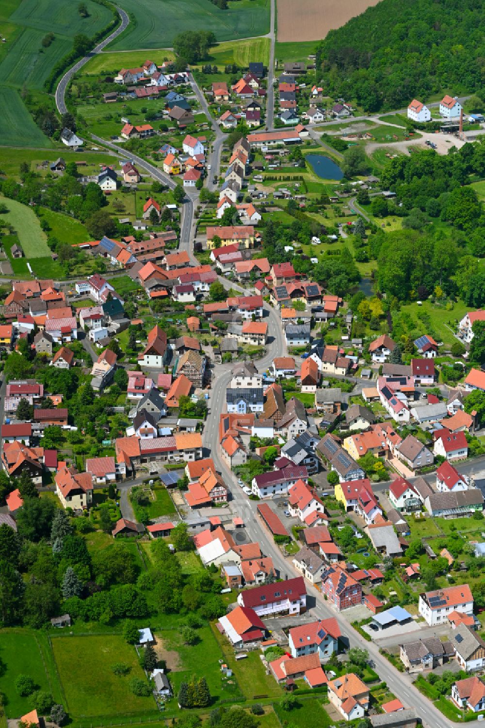 Roßdorf from the bird's eye view: Town View of the streets and houses of the residential areas in Roßdorf in the state Thuringia, Germany