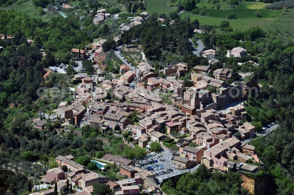 Roussillon from the bird's eye view: Town View of the streets and houses of the residential areas in Roussillon in Provence-Alpes-Cote d'Azur, France