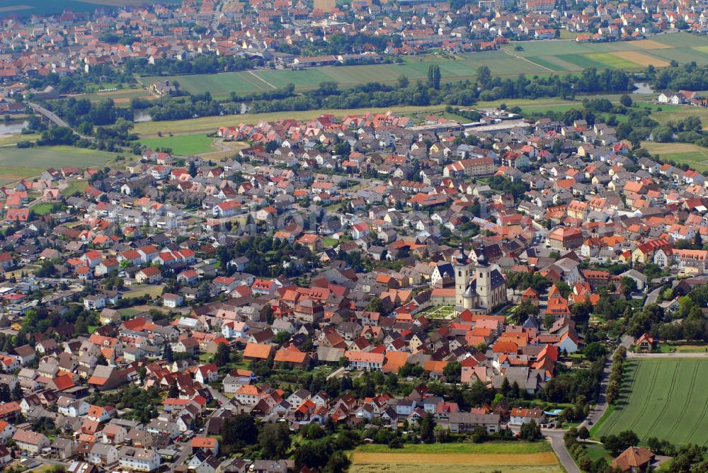 RÖTHLEIN from above - Blick auf den Ortsteil Röhtlein der gleichnamigen Gemeinde Röthlein, südlich von Schweinfurt in der Nähe vom Maintal. Kontakt: Gemeinde Röthlein, Elmußweg 1, 97520 Röthlein, Tel. 09723 9111-0, Fax 09723 9111-30, E-Mail: Gemeinde-RBauhof@t-online.de,