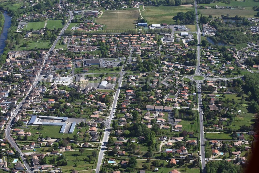 Aerial photograph Saint-Denis-de-Pile - Town View of the streets and houses of the residential areas in Saint-Denis-de-Pile in Aquitaine Limousin Poitou-Charentes, France