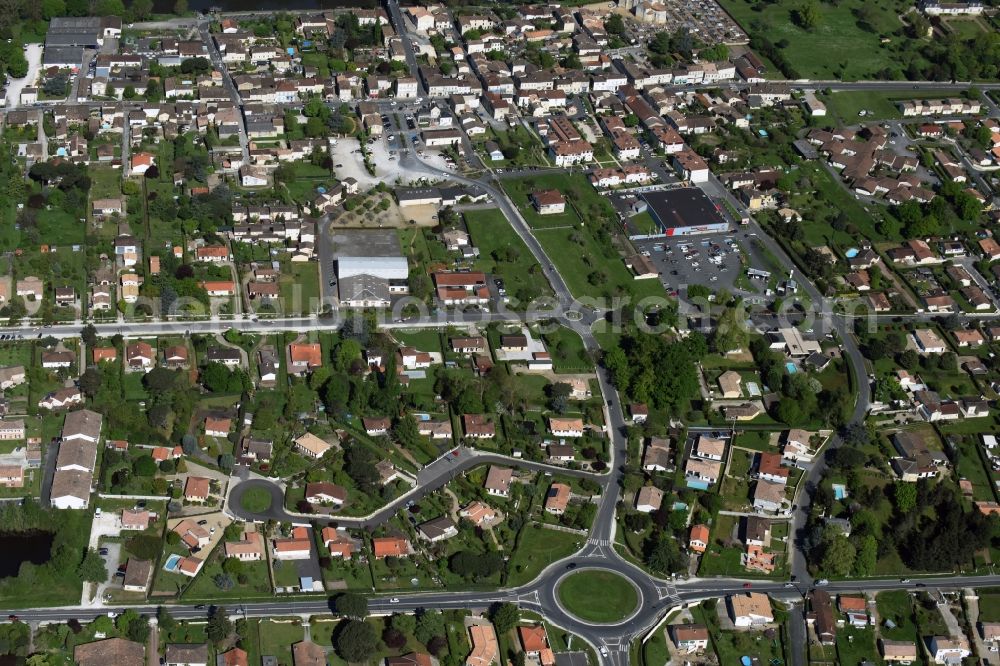 Saint-Denis-de-Pile from the bird's eye view: Town View of the streets and houses of the residential areas in Saint-Denis-de-Pile in Aquitaine Limousin Poitou-Charentes, France