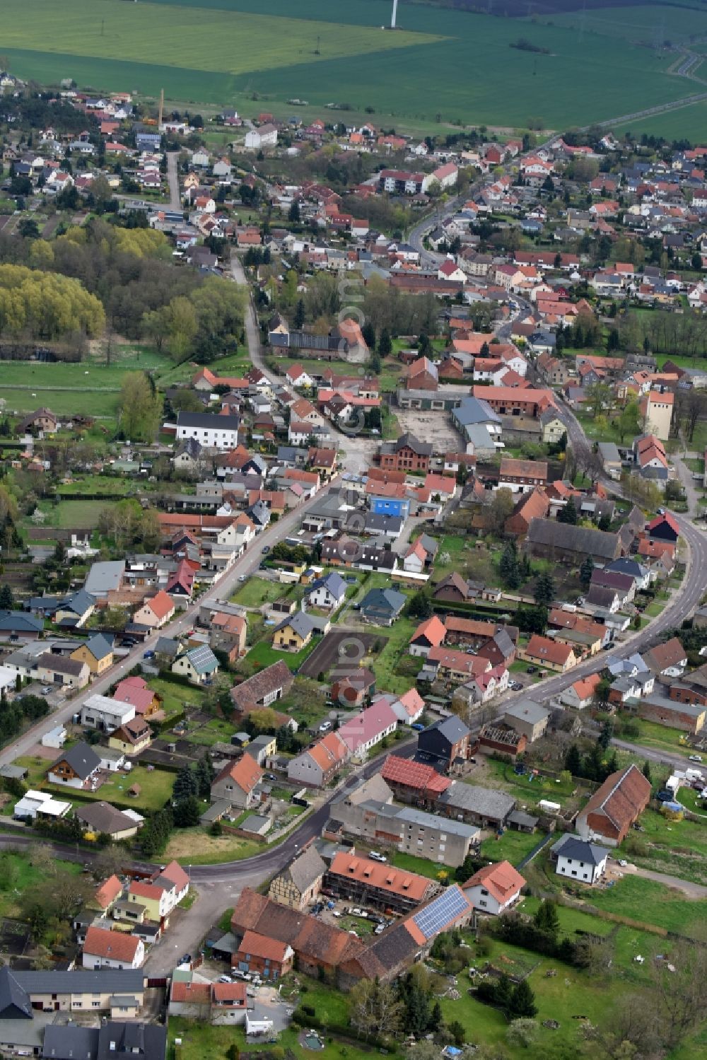 Samswegen from the bird's eye view: Town View of the streets and houses of the residential areas in Samswegen in the state Saxony-Anhalt