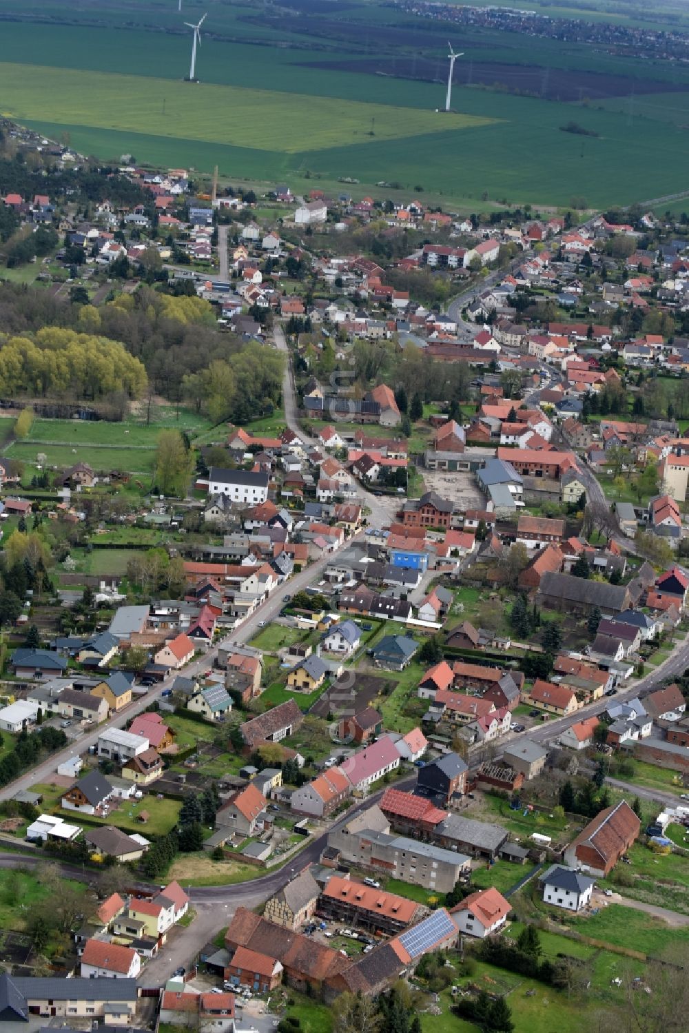 Aerial image Samswegen - Town View of the streets and houses of the residential areas in Samswegen in the state Saxony-Anhalt