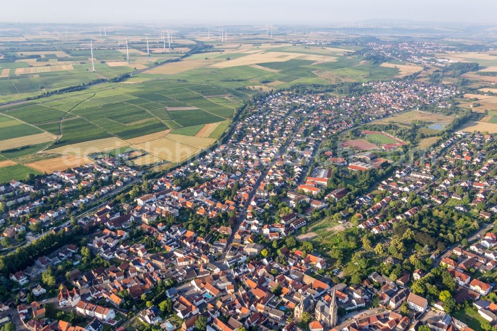 Saulheim from the bird's eye view: Town View of the streets and houses of the residential areas in Saulheim in the state Rhineland-Palatinate, Germany