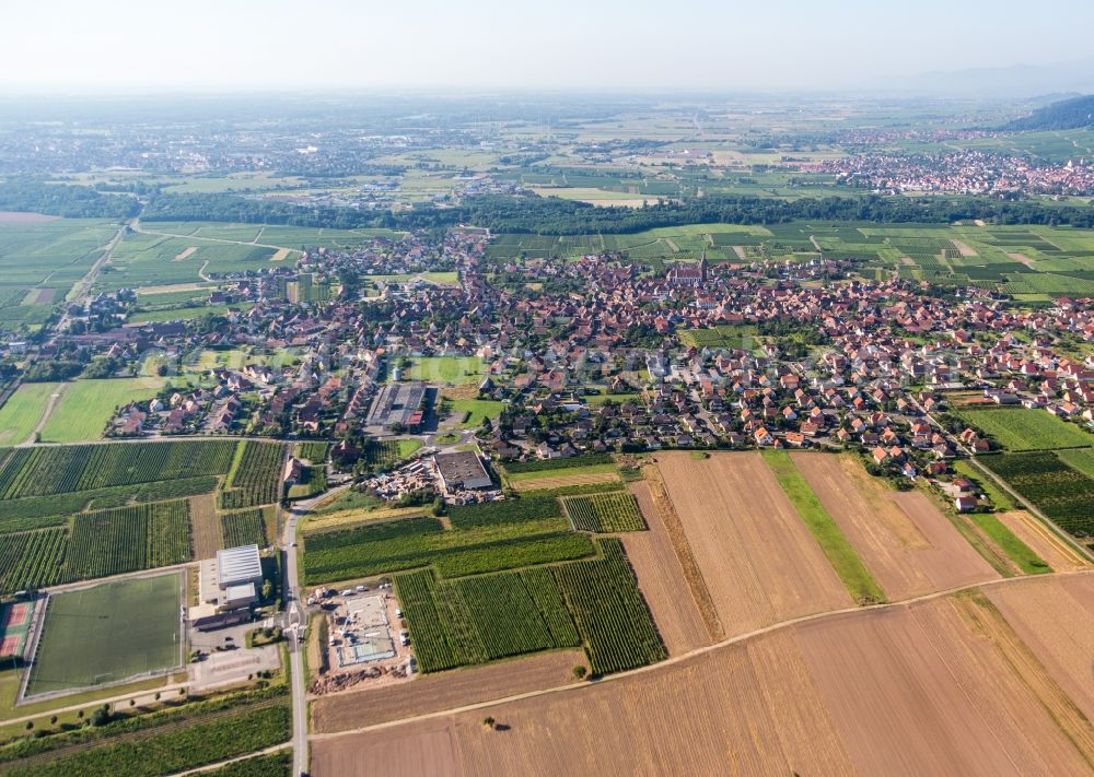 Aerial photograph Scherwiller - Town View of the streets and houses of the residential areas in Scherwiller in Grand Est, France