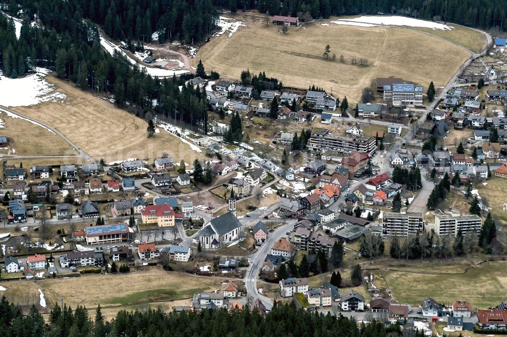 Schönwald im Schwarzwald from the bird's eye view: Town View of the streets and houses of the residential areas in Schoenwald im Schwarzwald in the state Baden-Wuerttemberg, Germany