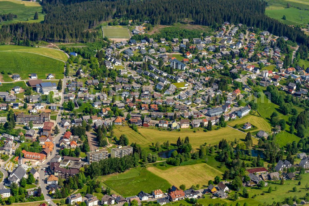 Aerial photograph Schönwald im Schwarzwald - Town View of the streets and houses of the residential areas in Schoenwald im Schwarzwald in the state Baden-Wuerttemberg, Germany