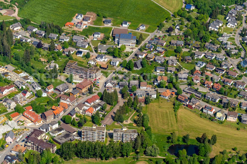 Schönwald im Schwarzwald from above - Town View of the streets and houses of the residential areas in Schoenwald im Schwarzwald in the state Baden-Wuerttemberg, Germany