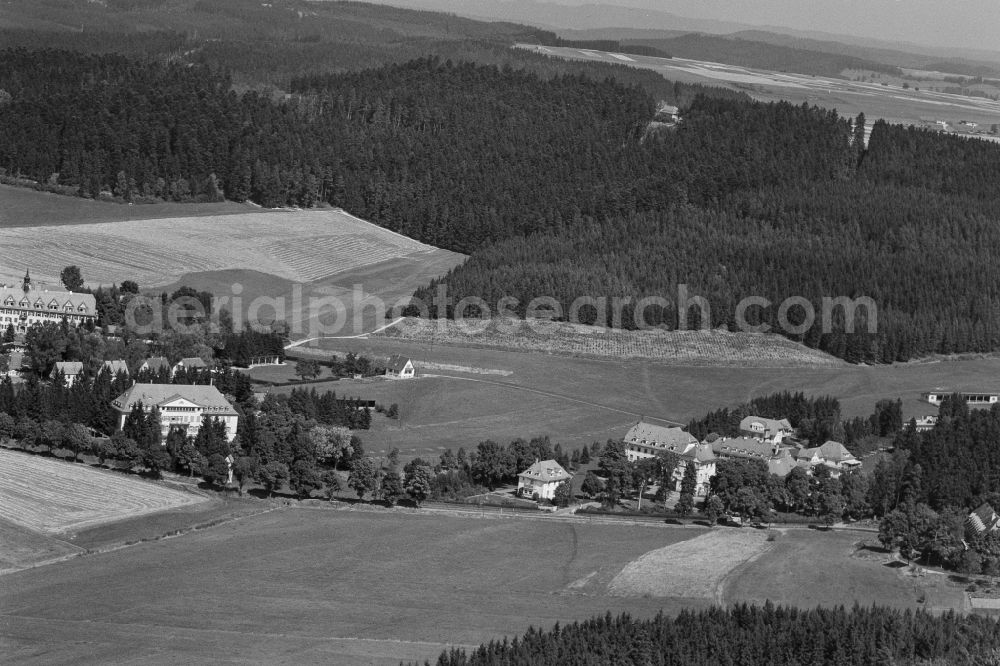 Bad Dürrheim from the bird's eye view: Town view in the south of the spa town of Bad Duerrheim on the edge of agricultural fields and farmland in the state of Baden-Wuerttemberg, Germany