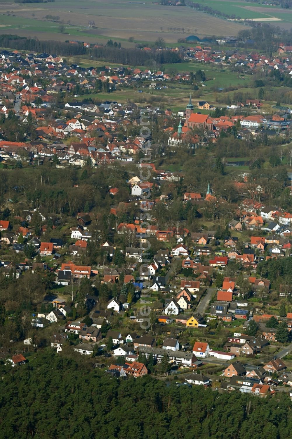 Südheide from the bird's eye view: Town View of the streets and houses of the residential areas in Suedheide in the state Lower Saxony, Germany