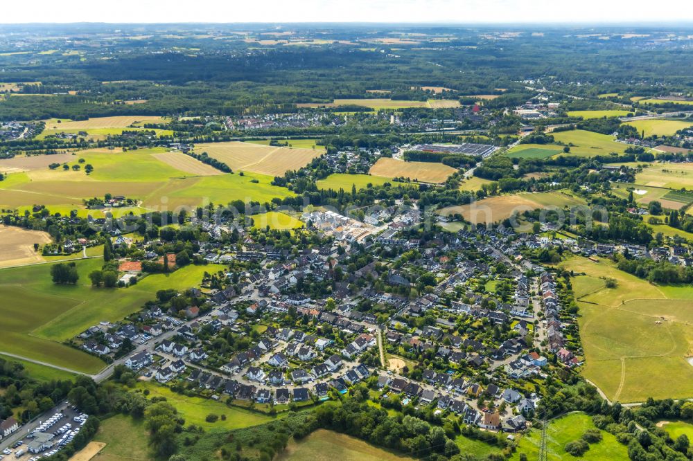 Aerial photograph Selbeck - Town View of the streets and houses of the residential areas in Selbeck at Ruhrgebiet in the state North Rhine-Westphalia, Germany