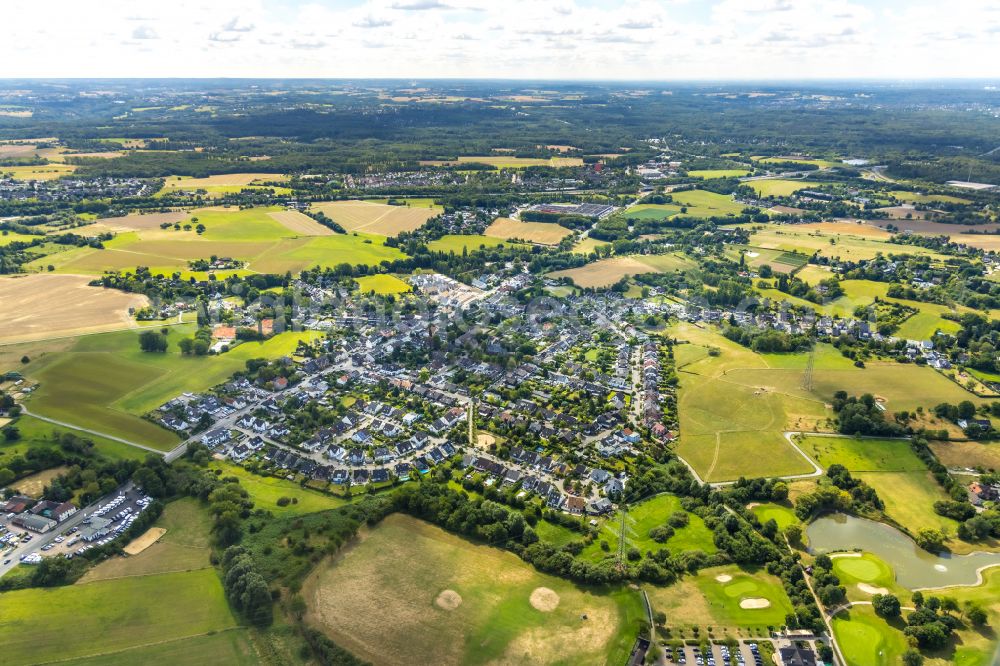 Selbeck from above - Town View of the streets and houses of the residential areas in Selbeck at Ruhrgebiet in the state North Rhine-Westphalia, Germany