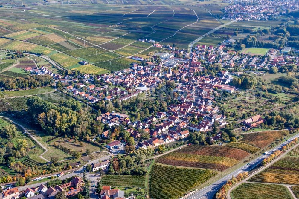 Aerial image Siebeldingen - Town View of the streets and houses of the residential areas in Siebeldingen in the state Rhineland-Palatinate, Germany