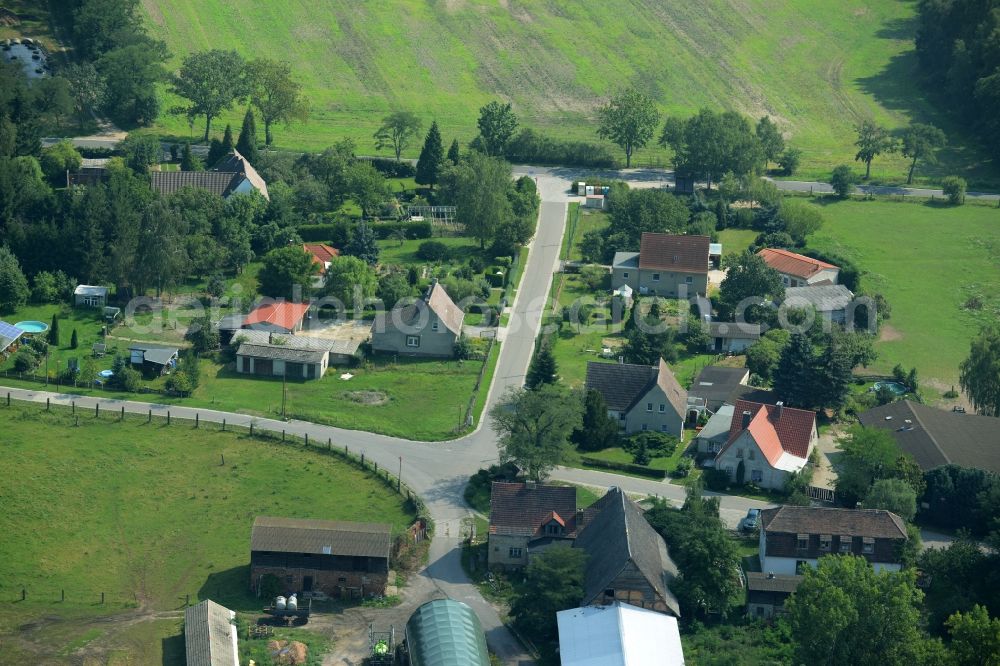 Körbin-Alt from the bird's eye view: View of the hamlet of Koerbin-Alt in the state of Saxony-Anhalt. Farms and residential buildings are located on the street of the same name