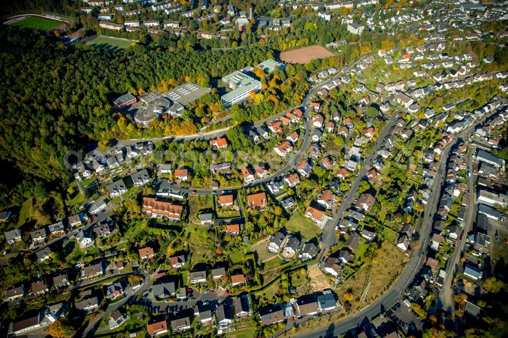 Aerial image Siegen - Town View of the streets and houses of the residential areas in Siegen in the state North Rhine-Westphalia. You can see the secondary school Am Schiessberg, the Geschwister-Scholl-school and the Hofbachstadion