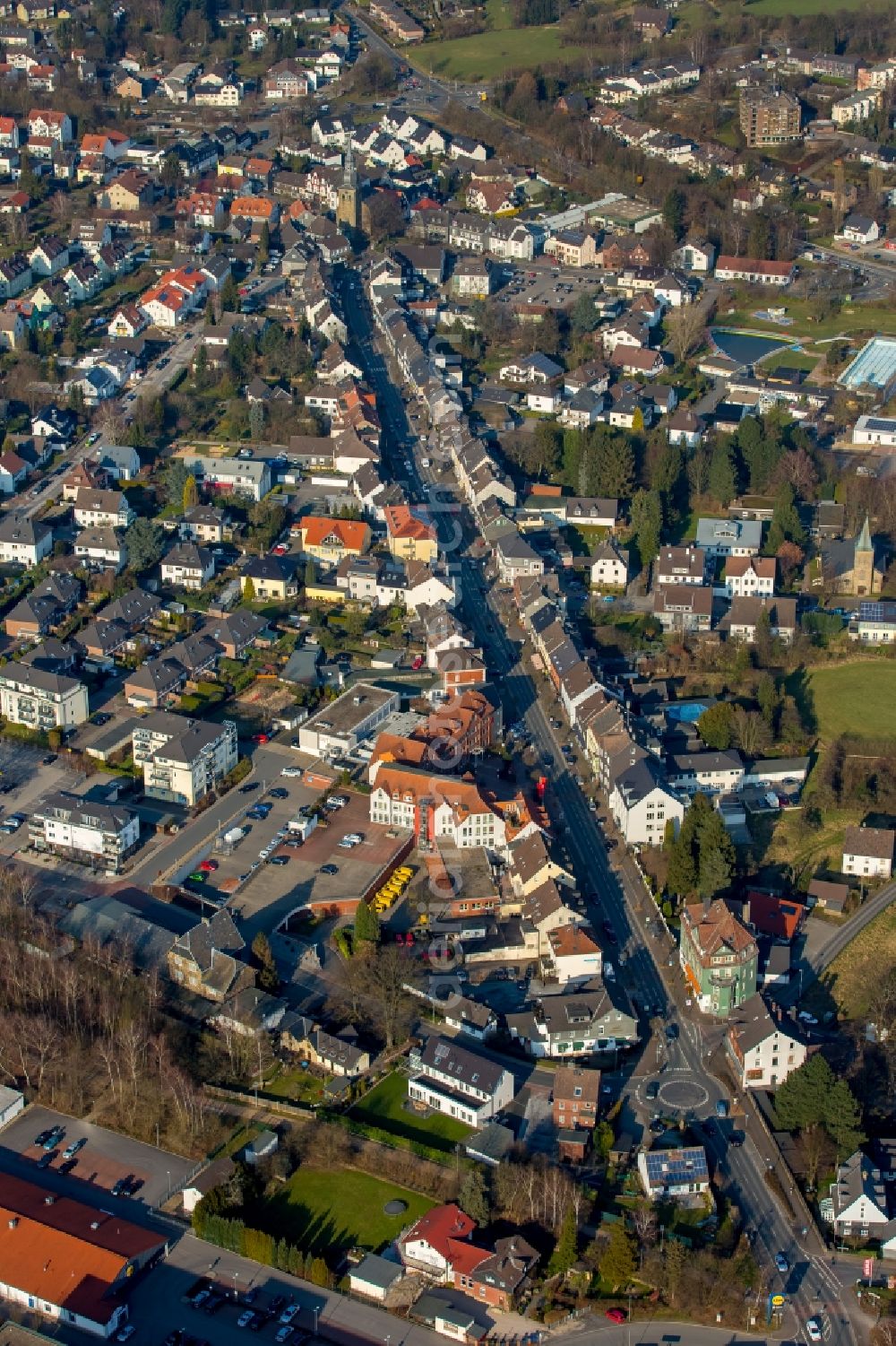 Sprockhövel from the bird's eye view: Town View of the streets and houses of the residential areas on Wuppertaler Strasse in Sprockhoevel in the state North Rhine-Westphalia