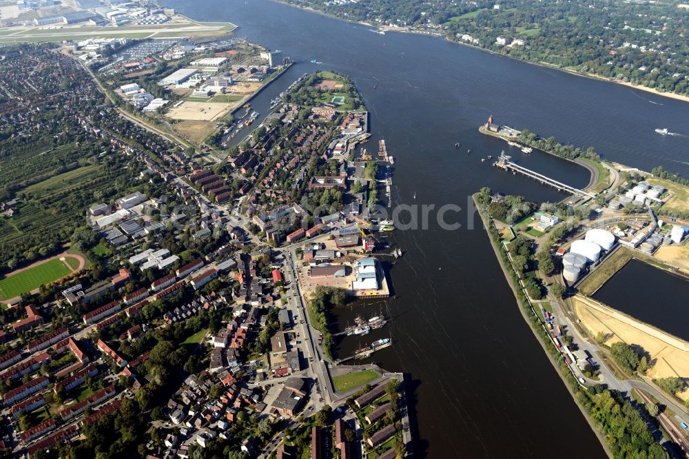 Aerial image Hamburg - Town View of the streets and houses of the residential areas in the city district Finkenwerder by the river- side of Elbe in Hamburg in Germany