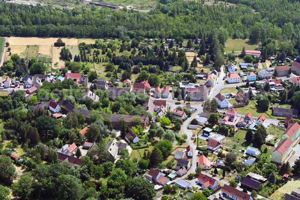 Elsteraue from above - Town View of the streets and houses of the residential areas in the district Staschwitz in Elsteraue in the state Saxony-Anhalt, Germany