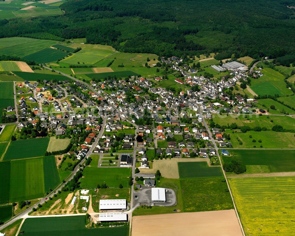 Aerial photograph Steinbach - Town View of the streets and houses of the residential areas in Steinbach in the state Hesse, Germany